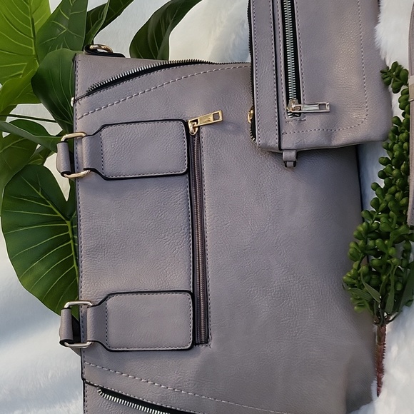 Tote and Wristlet Handbag combo! - Picture 5 of 9